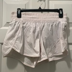 Lululemon 4” Tracker V shorts white Size 8